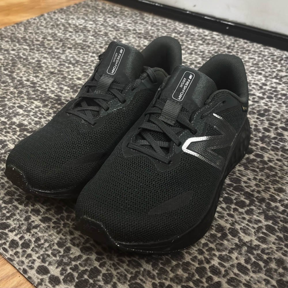 New Balance Black Athletic Running Shoes - Women’s 8.5 - Picture 7 of 15